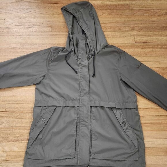 Columbia Women’s Medium Windbreaker – Olive Green – Omni-Shield Water & Stain Re - Picture 1 of 8